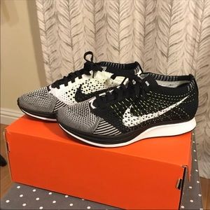NIKE FLYKNIT RACERS